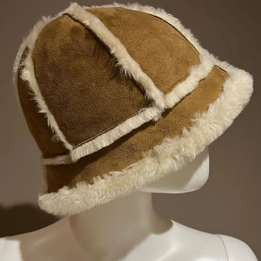 UGG Shearling Bucket Hat One Size - Picture 4 of 9